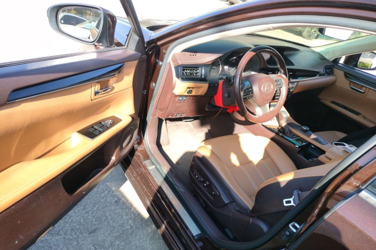 Used Lexus ES 2015 300h Comfort Edition