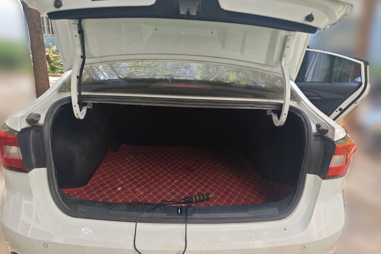 Used Roewe i5 2020 1.5L Automatic 4G Connect Luxury Flagship Edition
