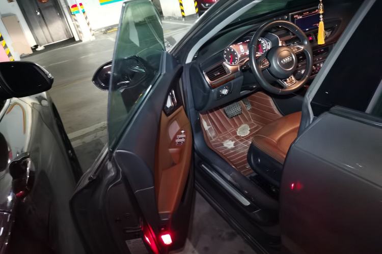 Used Audi A7 2013 50 TFSI quattro Comfort trim
