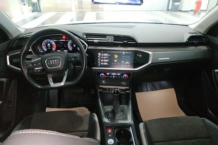 Used Audi Q3 2022 35 TFSI Fashion Dynamic Model Center Console