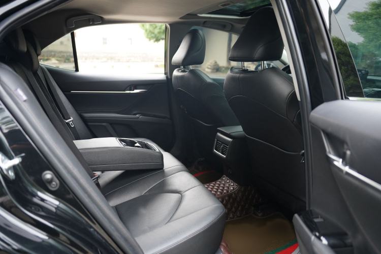 Used Toyota Camry 2021 2.0G Luxury Edition
