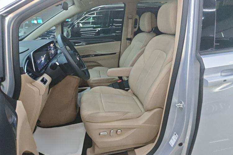 Used Buick GL8 2025 Model Land Executive Class First-Adoption Edition
