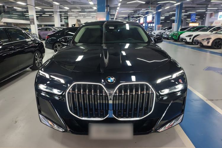 Used BMW 7 Series 2023 735Li M Sport Package Front