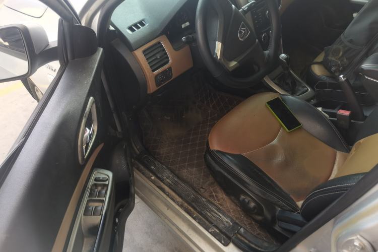 Used Baojun 630 2013 1.5L manual Comfort trim
