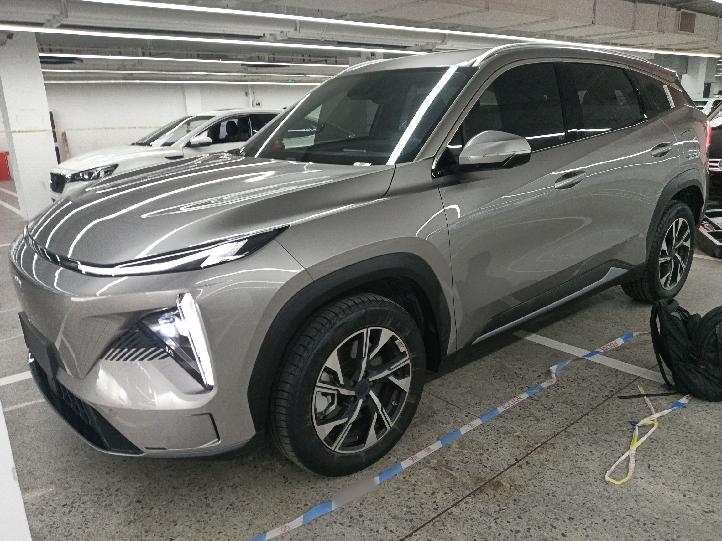 Под передней частью автомобиля