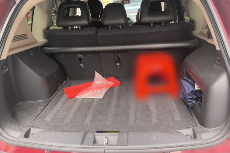 Used Jeep Compass 2013 2.0L two-wheel drive sport version Trunk