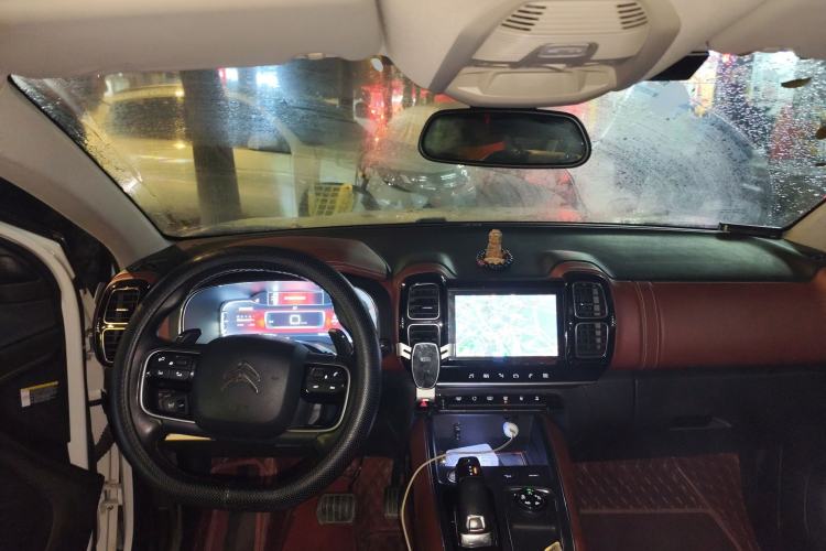 Used Citroen C5 AIRCROSS 2017 380THP Luxury Model Center Console