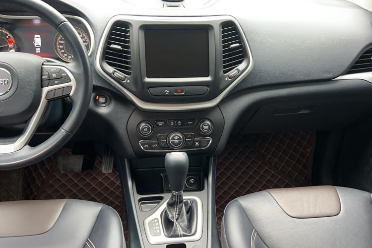 Used Jeep Cherokee 2020 2.0L Two-Wheel Drive Classic Sports Edition
