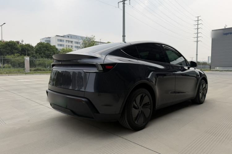 Used Tesla Model Y 2025 Rear-Wheel Drive First Edition Exterior 9