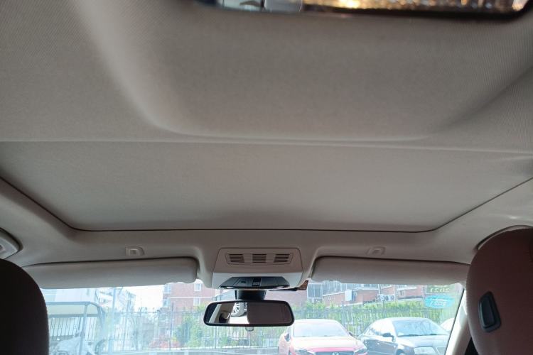 Used BMW 5 Series 2014 528Li Leading Model
