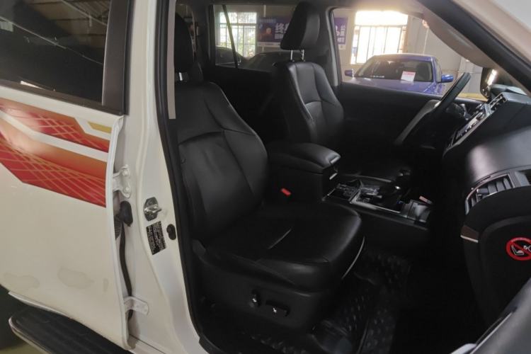 Used Toyota Prado 2019 3.5L Automatic TX-L Deluxe Edition with Rear-Mounted Spare Tire Right Front Seat