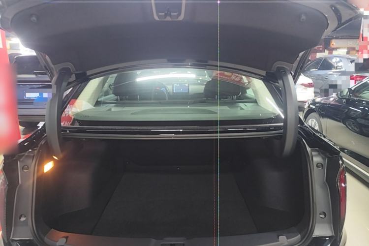 Used Hongqi E-QM5 2025 610 km PLUS