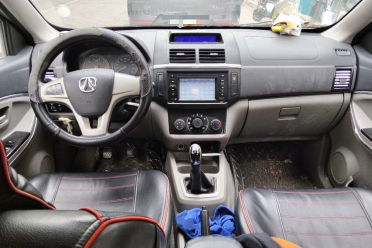 Used BAIC Weiwang M20 2014 1.5L Comfort Version BJ415B Center Console