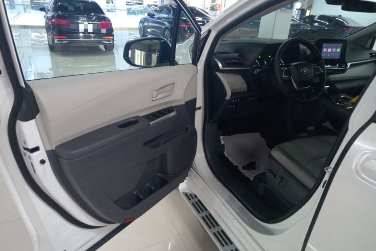 Used Toyota Sienna 2023 2.5L Hybrid Comfort Edition