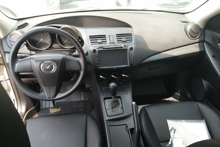 Used Mazda 3 2011 Sedan 1.6L Automatic Comfort Model Center Console