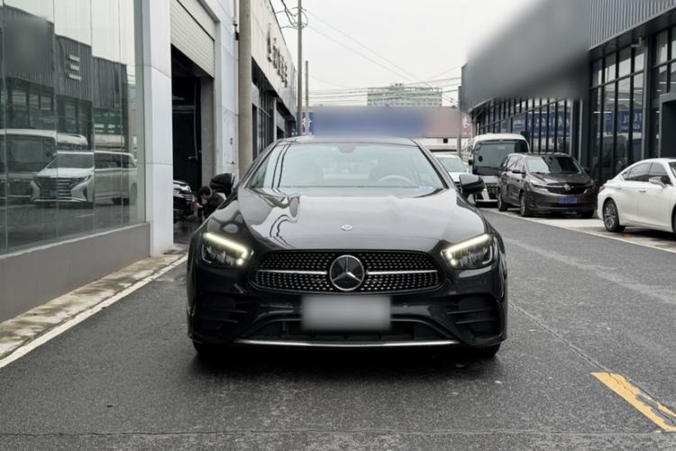 Used Mercedes-Benz E-Class 2023 E 260 Coupe Exterior 3