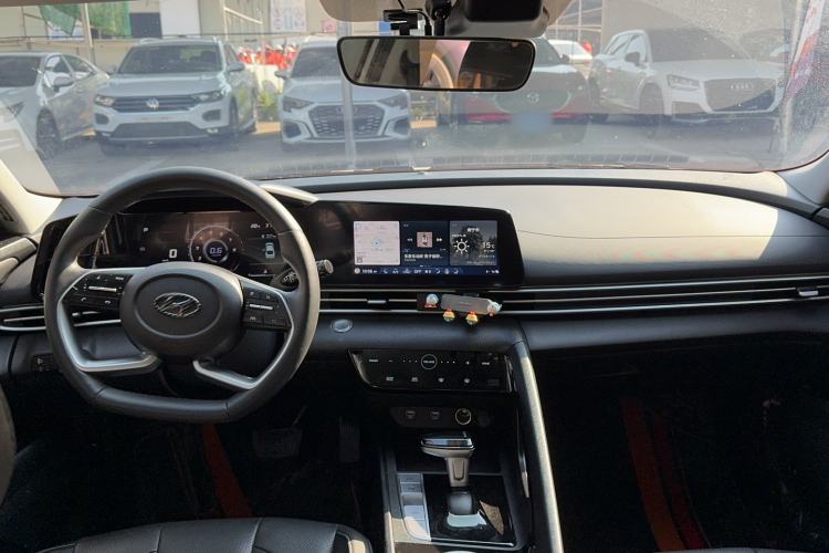 Used Hyundai Elantra 2022 1.5L CVT LUX Prestige Edition
