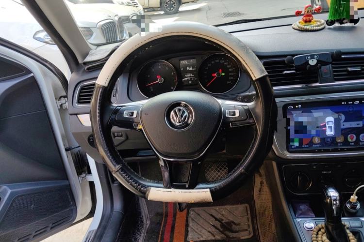 Used Volkswagen Lavida 2017 1.6L Automatic Comfort Edition Steering Wheel