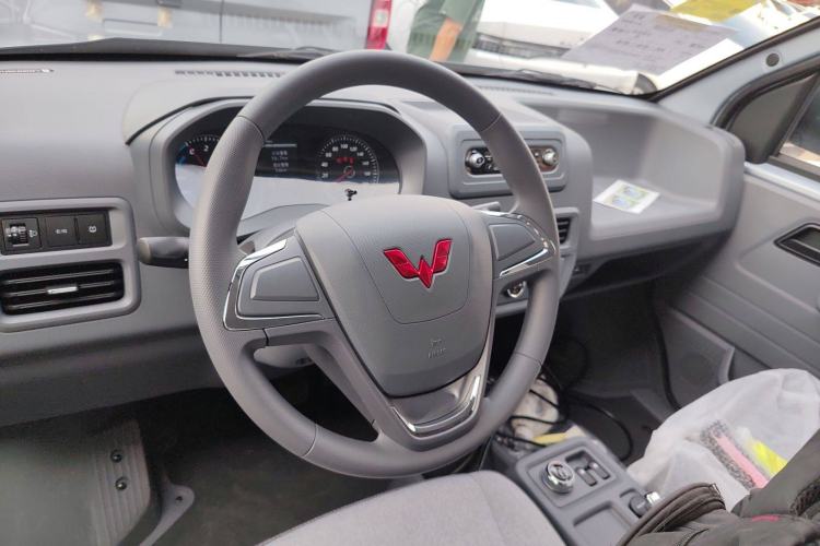 Used Wuling Yangguang 2025 Model 400km Bus Edition—Comfort Edition
