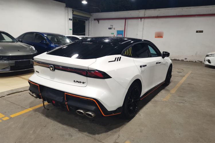 Used CHANGAN UNI-V 2024 2.0T High-Performance Version Exterior 9