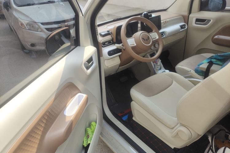 Used Wuling Hongguang MINIEV 2024 3rd Generation 215km Advanced Version
