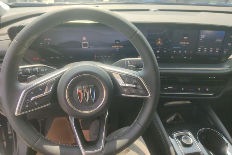 Used Buick Envision 2025 Encore Plus 28T Two-Wheel-Drive Platinum Edition