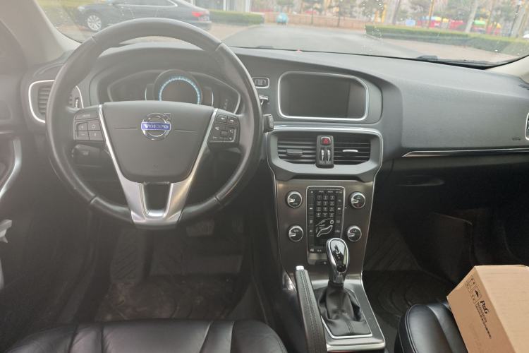 Used Volvo V40 2013 2.0T Zhiya Edition