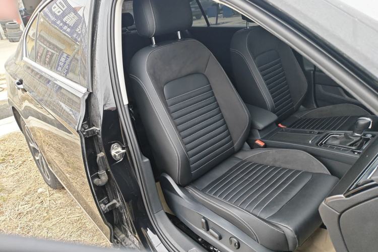 Used Volkswagen Magotan 2020 330TSI DSG Leading Model
