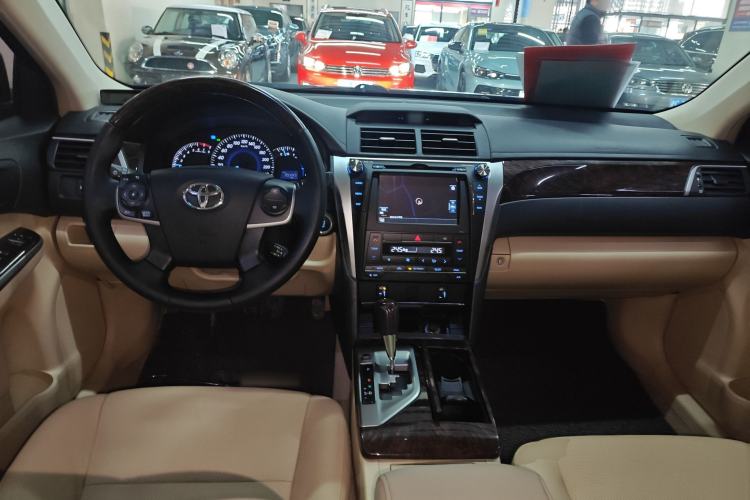 Used Toyota Camry 2015 2.5G Luxury Navigation Edition Center Console