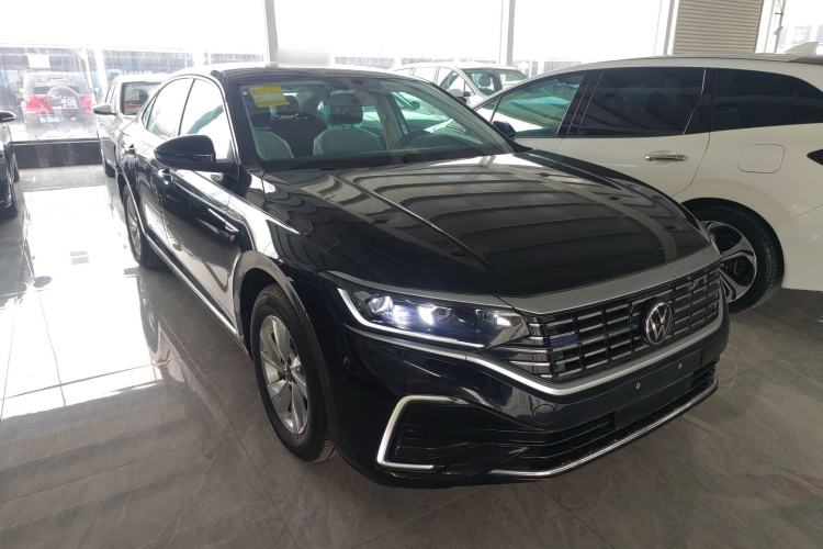 Used Volkswagen Passat New Energy 2025 430 PHEV Hybrid Business Edition Front Right 45 Deg