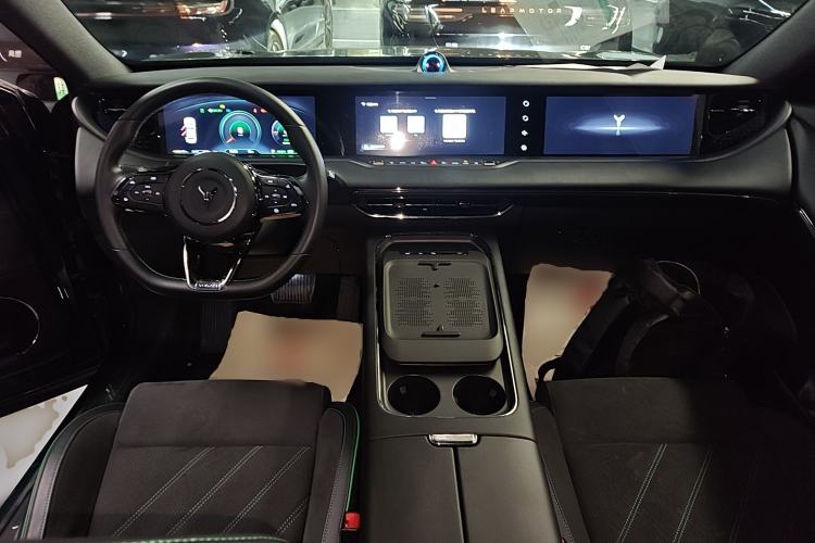 Used VOYAH FREE 2025 318 318 km Rear-Drive Touring Edition