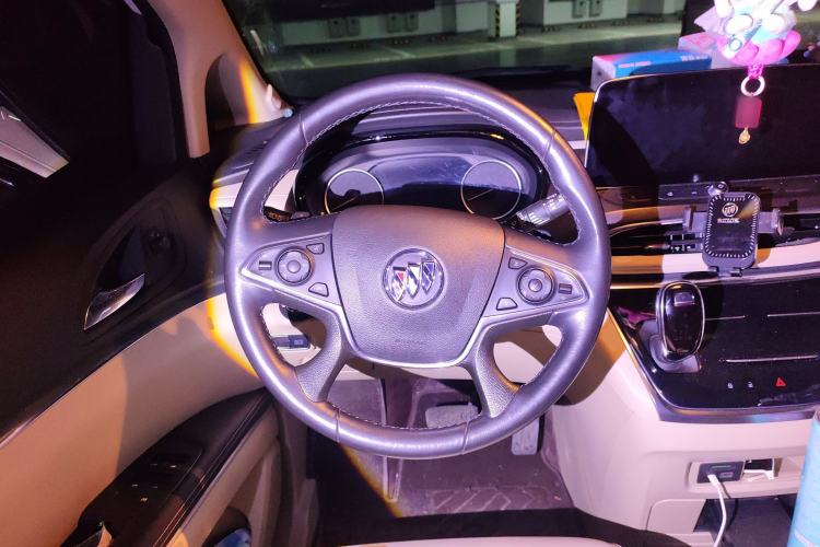 Used Buick GL8 2023 Facelifted Land Cruiser Executive Luxury Version