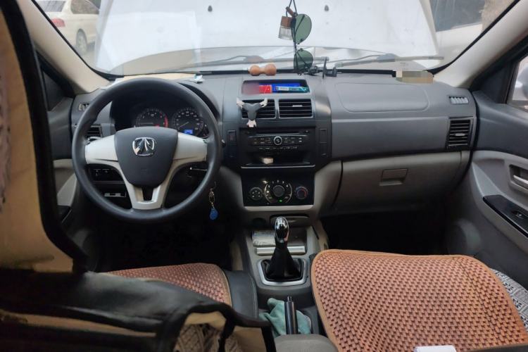Used BAIC Weiwang M20 2014 1.5L practical type BJ415A Center Console