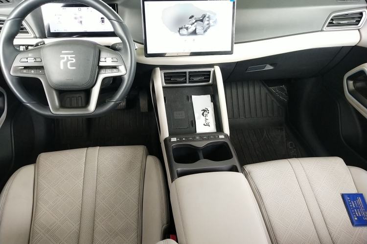Used BYD Yuan UP 2025 Intelligent Driving Version 401 km Beyond-Range Edition Center Console