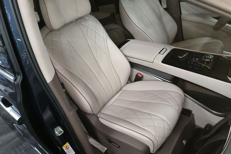 Used Denza D9 2022 DM-i 970 Four-Wheel Drive Flagship Model
