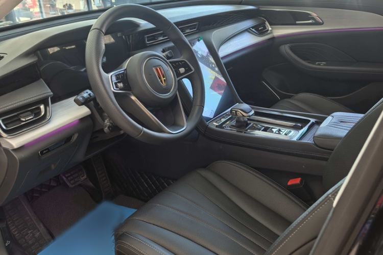 Used Hongqi H5 2025 2.0T Automatic Flag Edition – 500 000 Units Commemorative Version Interior 1