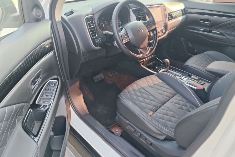 Used Mitsubishi Outlander 2021 2.4L 4x4 DynaDrive Edition 5 Seats