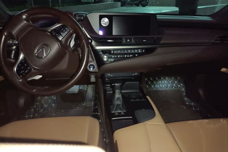 Used Lexus ES 2020 300h Premier Edition
