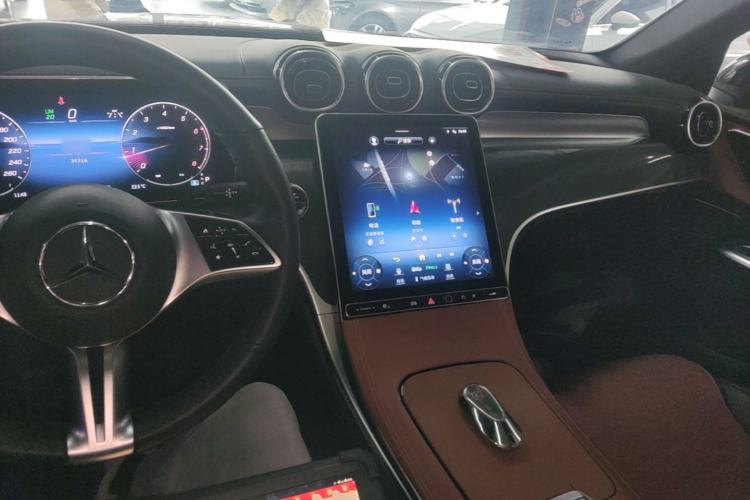 Used Mercedes-Benz GLC 2024 GLC 260 L 4MATIC Dynamic Edition 5-seater Center Console