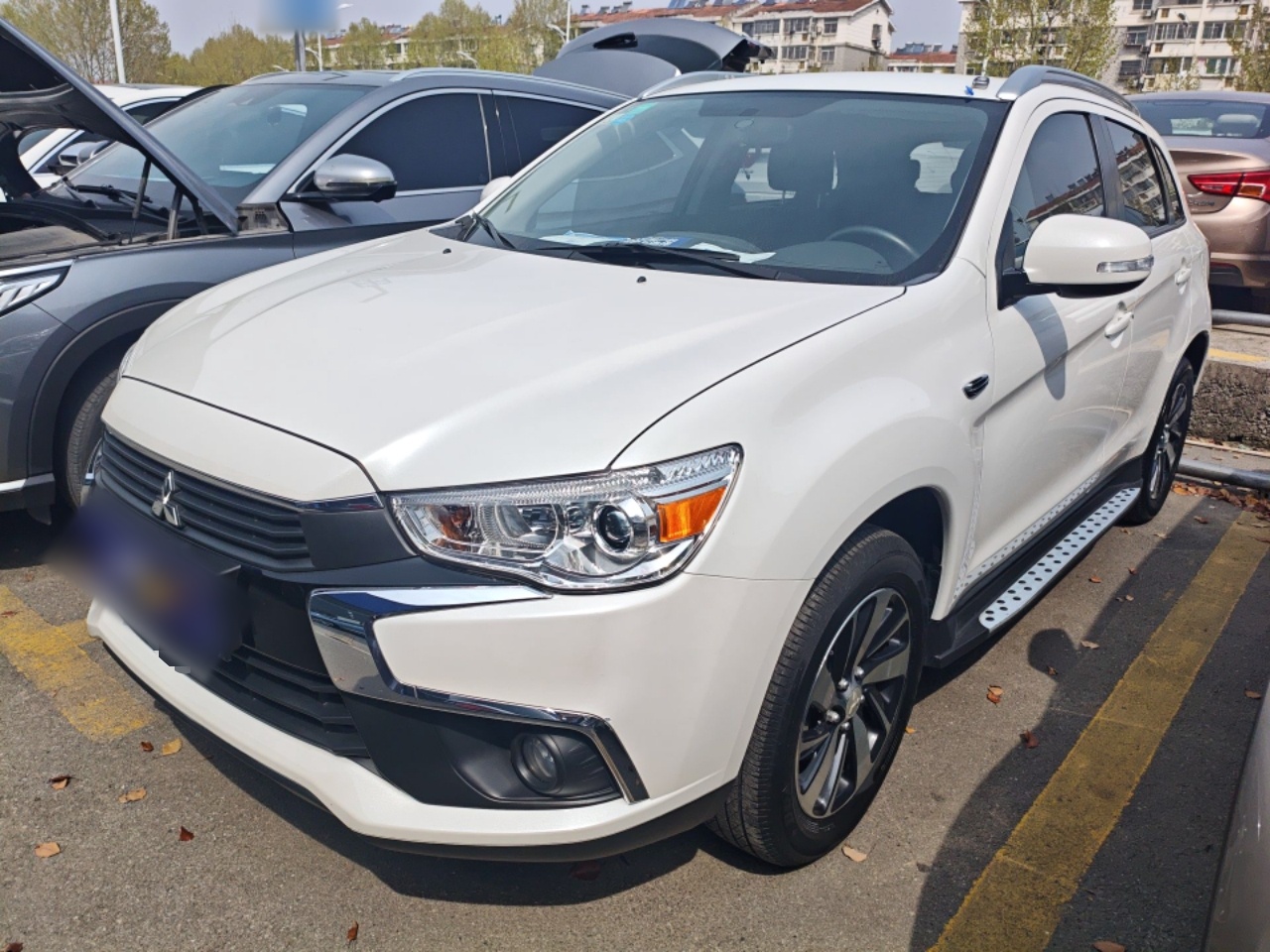 تحت مقدمة السيارة