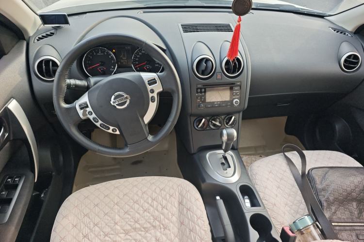 Used Nissan Qashqai 2012 2.0 XL Fire CVT 2WD Center Console