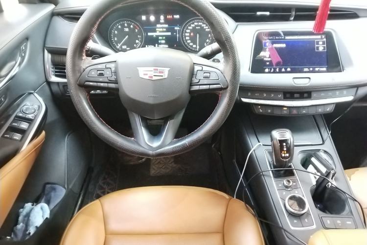 Used Cadillac XT4 2018 28T 4x4 Platinum Edition