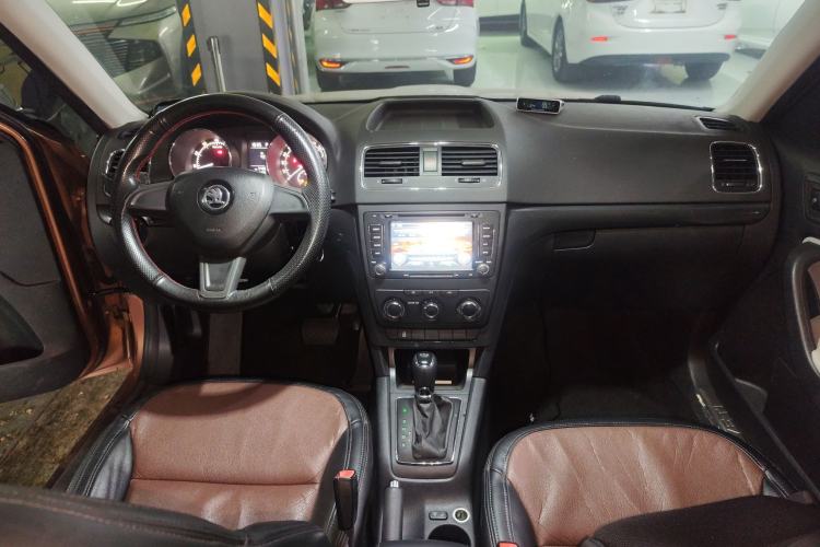 Used Skoda Yeti 2016 1.4TSI DSG Advanced Edition Center Console