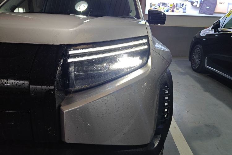 Used Formula Leopard Titanium 3 2025 501 km Range Rear-Wheel Drive Intelligent Driving Max Edition Left Front Headlight