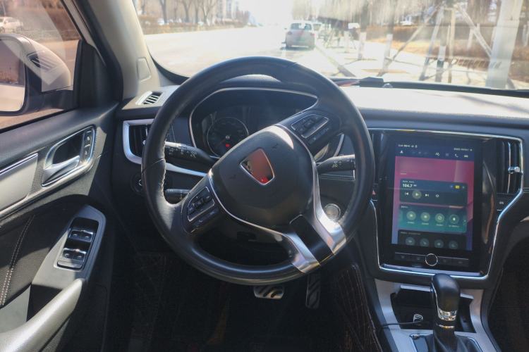 Used Roewe RX5 2016 20T Two-Wheel Drive Automatic Internet Smart Edition
