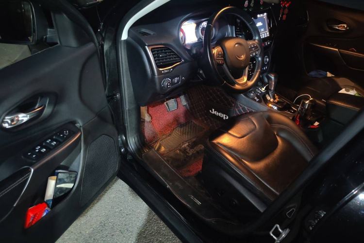 Used Jeep Cherokee 2019 2.0T Four-Wheel Drive Exploration Edition + Autonomous Driving Smart Package China V