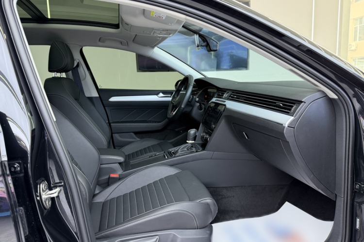 Used Volkswagen Magotan 2023 2 Million Units Limited-Edition 280TSI DSG Comfort Version Interior 4