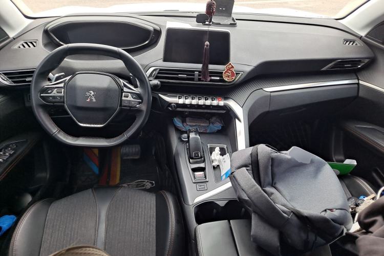 Used Peugeot 5008 2017 380THP 7-Seater Elite Edition Center Console