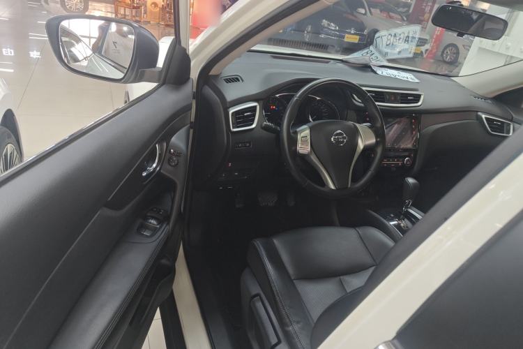 Used Nissan X-Trail 2015 2.0L CVT Comfort MAX Edition 2WD
