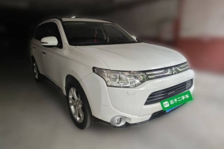 Used Mitsubishi Outlander 2013 2.4L 4x4 Luxury Navigation Edition 5 Seats